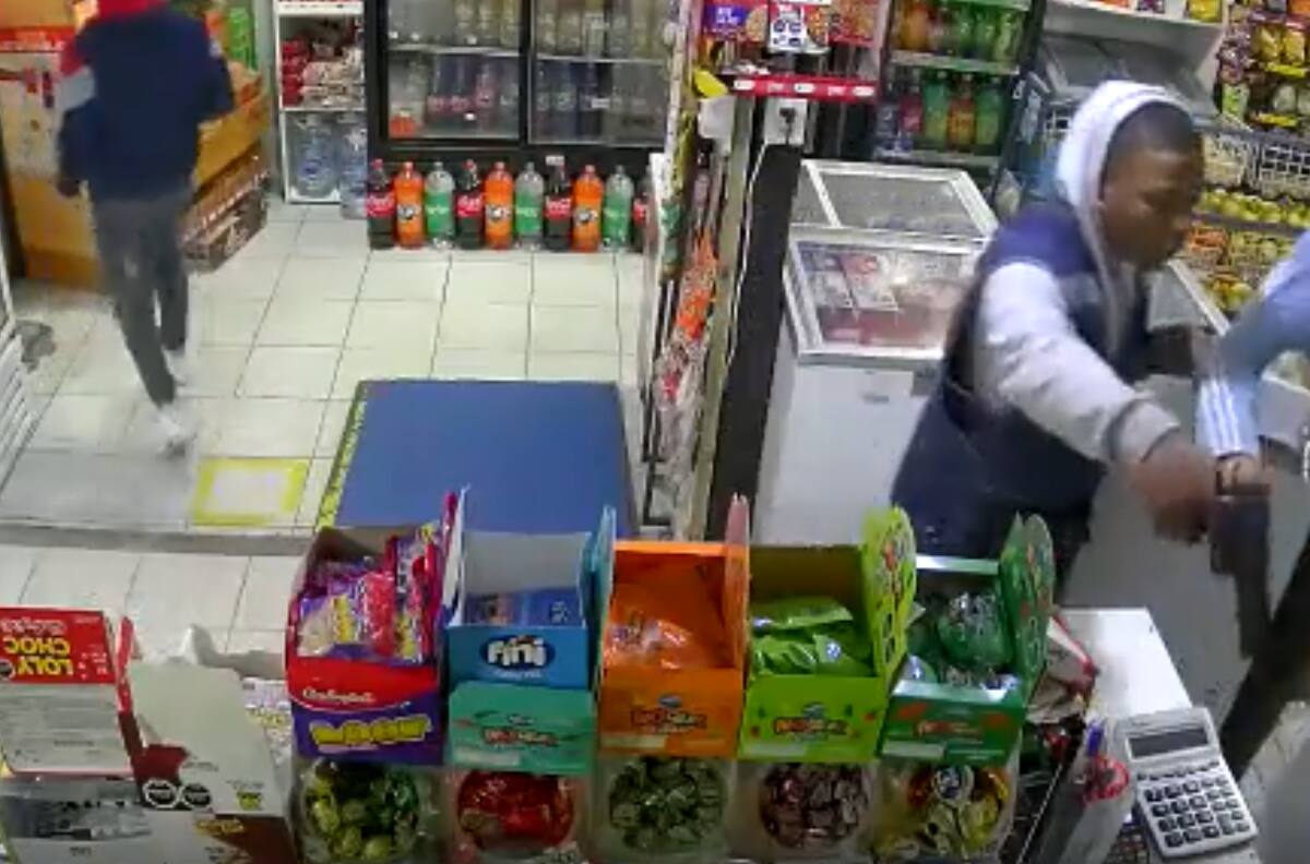 VIDEO | Tres delincuentes asaltan con pistolas y golpean a dueño de minimarket en Puerto Montt