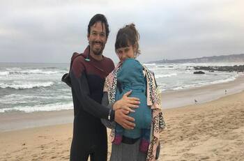 “Unos bailongos playeros para empezar la semanita como se debe”: Montserrat Ballarín y Francisco Puelles disfrutaron de un romántico y familiar panorama