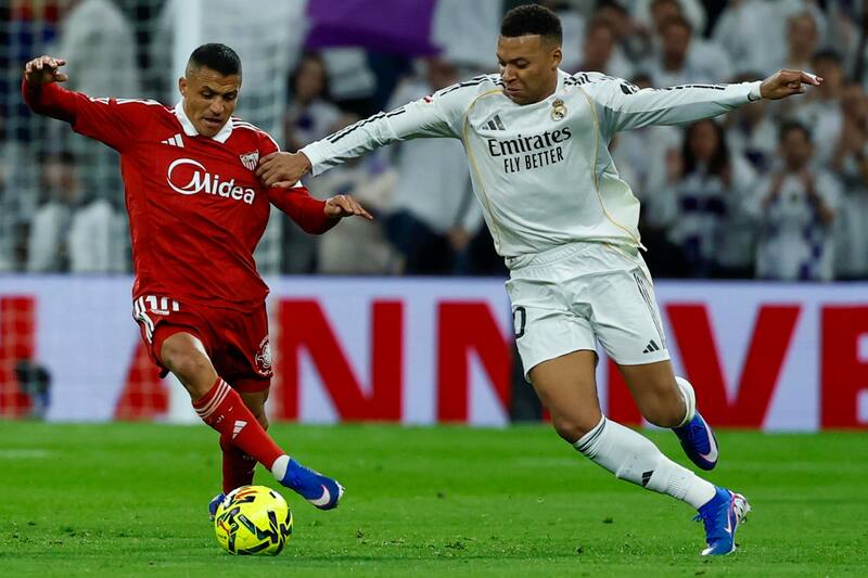 El chileno en la caída del Sevilla. Foto: Agencia Aton.