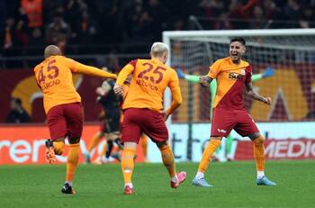 "Se ganó una camiseta": En Turquía afirman que Erick Pulgar logró convencer al DT de Galatasaray