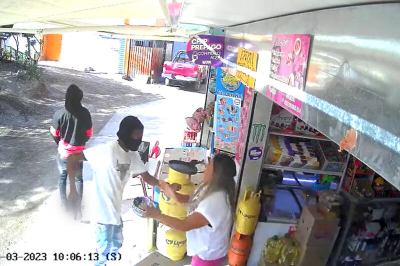 La locataria repelió el asalto a su almacén. Créditos: Captura video