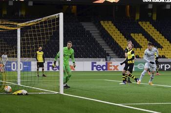 Sin Charles Aránguiz: Bayer Leverkusen cayó en su duelo ante el Young Boys por la Europa League