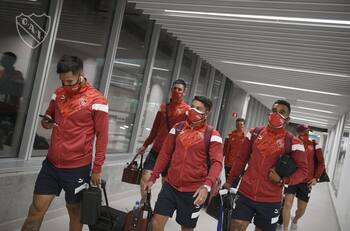 "Chaco" Insaurralde y "Tucu" Hernández no pudieron entrar a Brasil con Independiente por muestras residuales de Covid