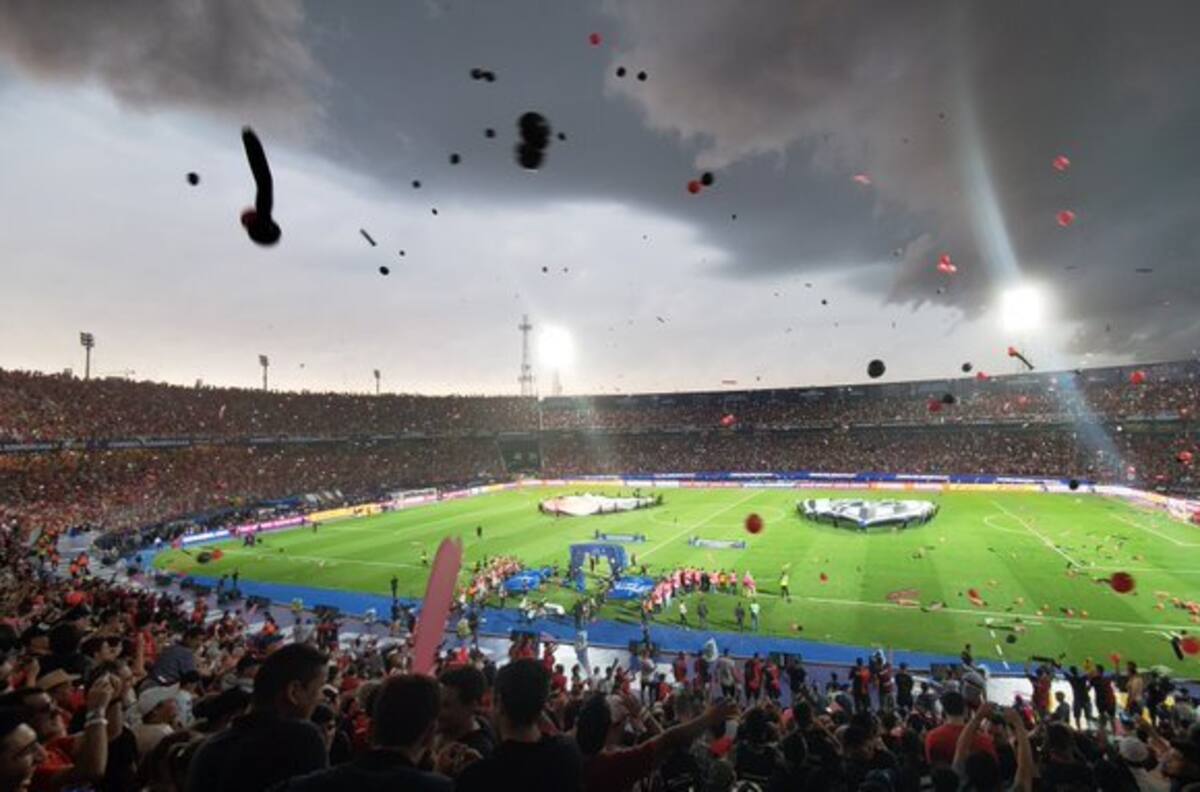 Impresionante registro de hinchas de Colón haciendo temblar Estadio La Olla
