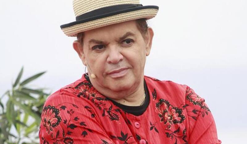 Este lunes, el estilista, se enfrenta a una operación crucial tras un accidente doméstico que lo mantuvo por un mes internado.