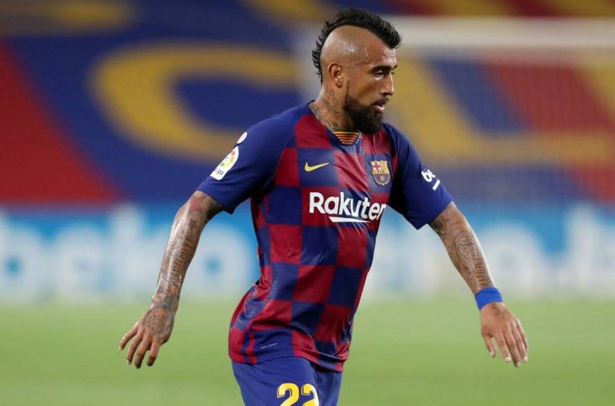 No hubo piedad: Hinchas destrozaron a Arturo Vidal tras penal del Atlético Madrid