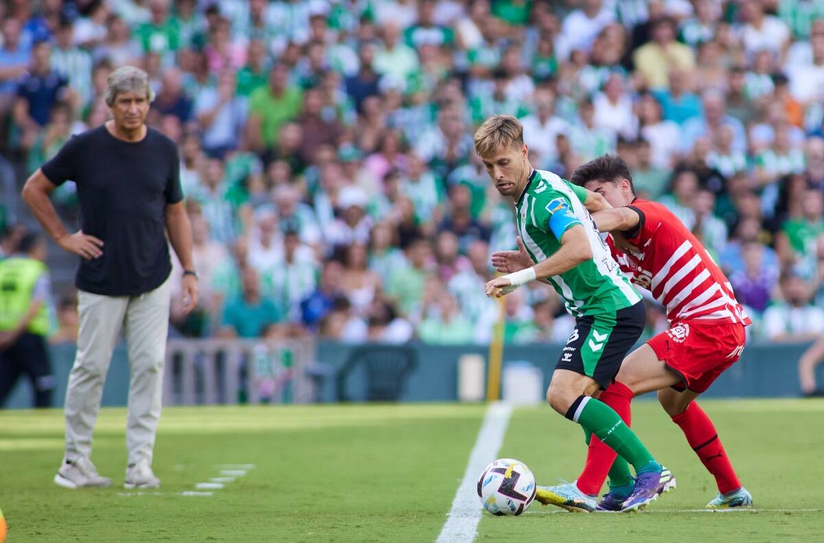 El Betis de Manuel Pellegrini y Claudio Bravo se hizo fuerte de local y derrotó a un aguerrido Almería