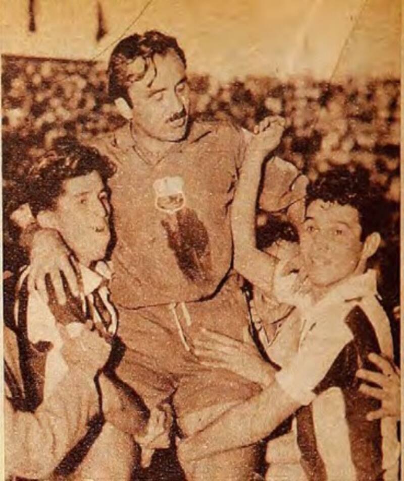 Atajó tanto que los paraguayos, ganadores del pleito en Santiago, igual sacaron en andas al portero chileno en el Nacional.