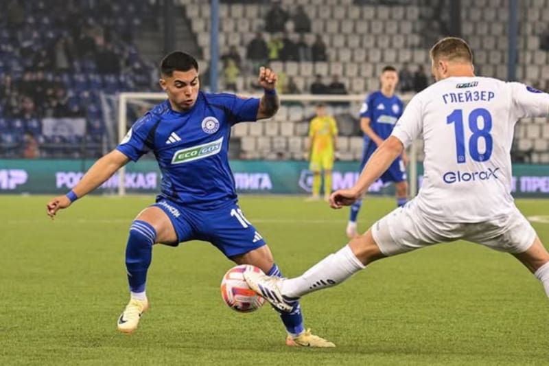 jugando por el Orenburg en Rusia.