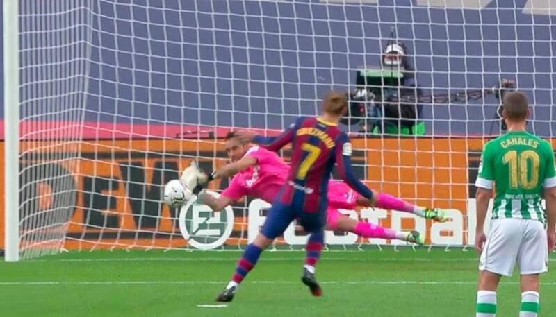 contuvo un penal a Antoine Griezmann en 2020.