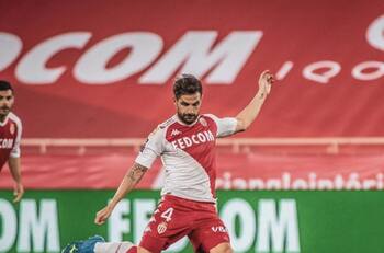 Cesc Fàbregas dispara contra hinchas de PSG por pifias a Lionel Messi: "No han visto a un jugador así en la vida"