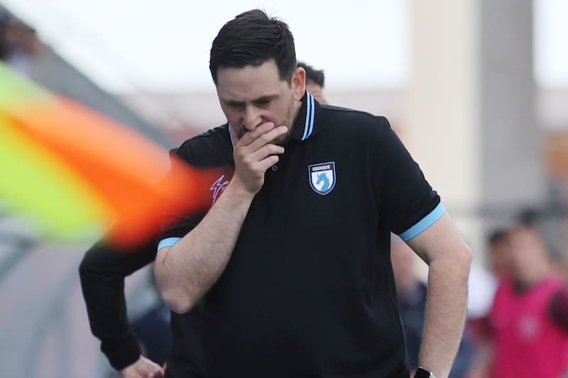 El DT analiza su posible salida tras sufrir humillante goleada con Deportes Iquique. Foto: Agencia Aton.