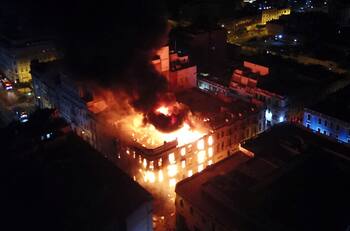 VIDEO | Perú: Incendio en la Plaza San Martín consumió casona histórica del centro de Lima