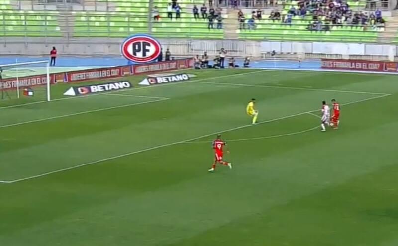 La pésima definición de Nicolás Guerra en empate de la U. Foto: Reproducción.