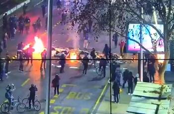 Manifestación por los presos del estallido social termina con incidentes en la Alameda