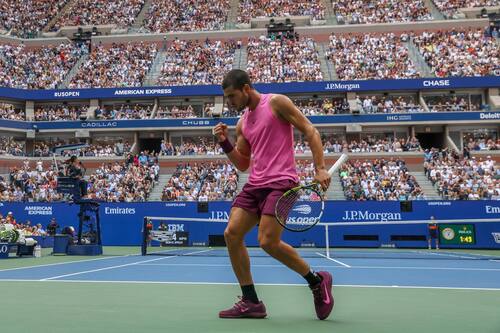 Carlos Alcaraz arrasa con Novak Djokovic y se mete en la final del US Open