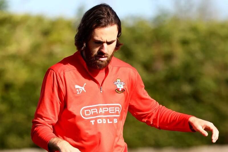 sigue sin anotar ni asistir en Inglaterra.