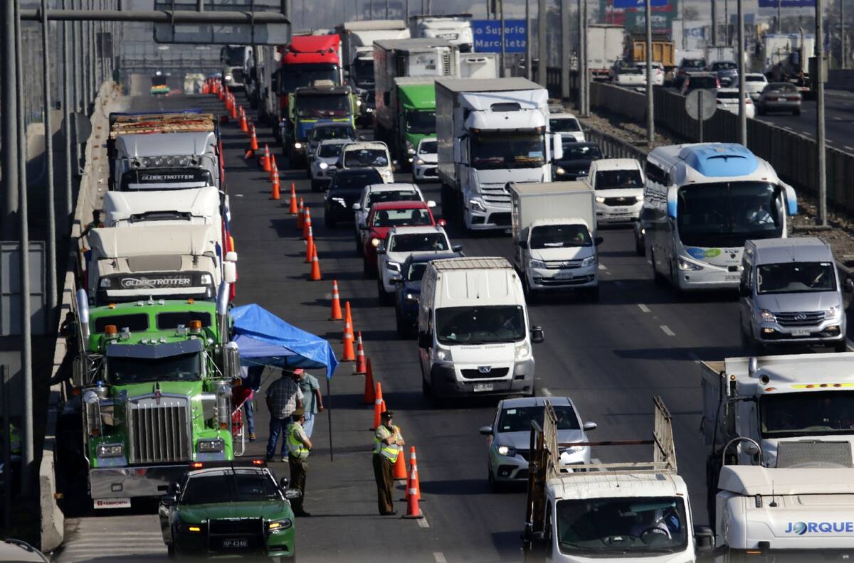 ¿Fin al paro de los camioneros? Dirigentes descolgados alcanzaron acuerdo con el Gobierno y la CPC