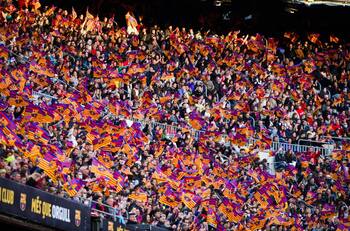 VIDEO | El impresionante ambiente del Camp Nou para apoyar a Barcelona ante Wolfsburgo en la Champions League femenina
