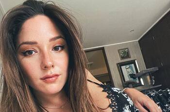 Kel Calderón se olvida de los problemas posando en Instagram junto a su mascota
