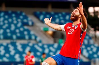La última esperanza para Brereton y Sierralta: FIFA le pide ayuda a Gobierno de Reino Unido para liberar seleccionados desde Inglaterra