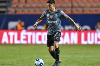 ¡Gran definición! Claudio Baeza anotó el empate del Necaxa ante Santos Laguna