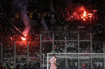 ¿Corre peligro el aforo para el domingo? El lapidario informe arbitral de Roberto Tobar sobre la hinchada de Colo Colo ante la UC