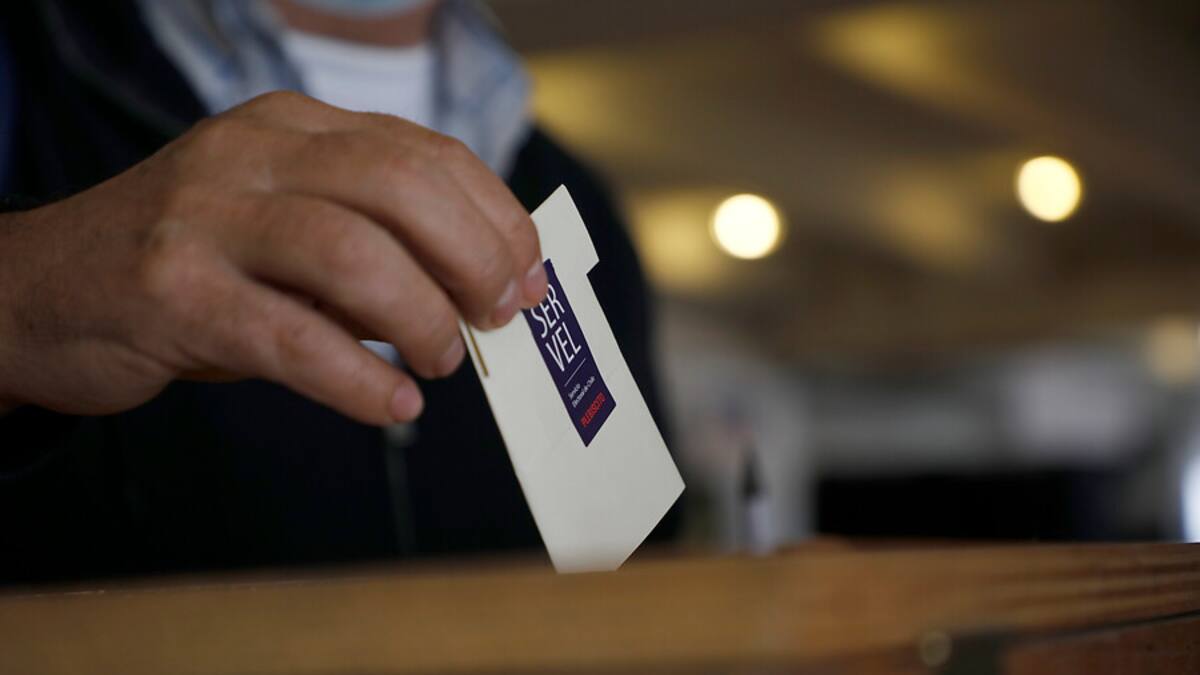 Mujer falleció tras desmayarse en su local de votación en El Bosque