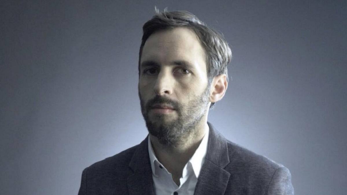 Daniel Matamala se vacunó como voluntario del ensayo clínico para la vacuna de Oxford y AstraZeneca