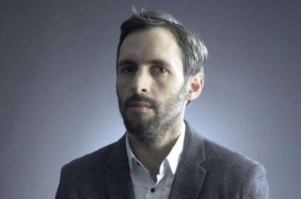 Daniel Matamala se vacunó como voluntario del ensayo clínico para la vacuna de Oxford y AstraZeneca