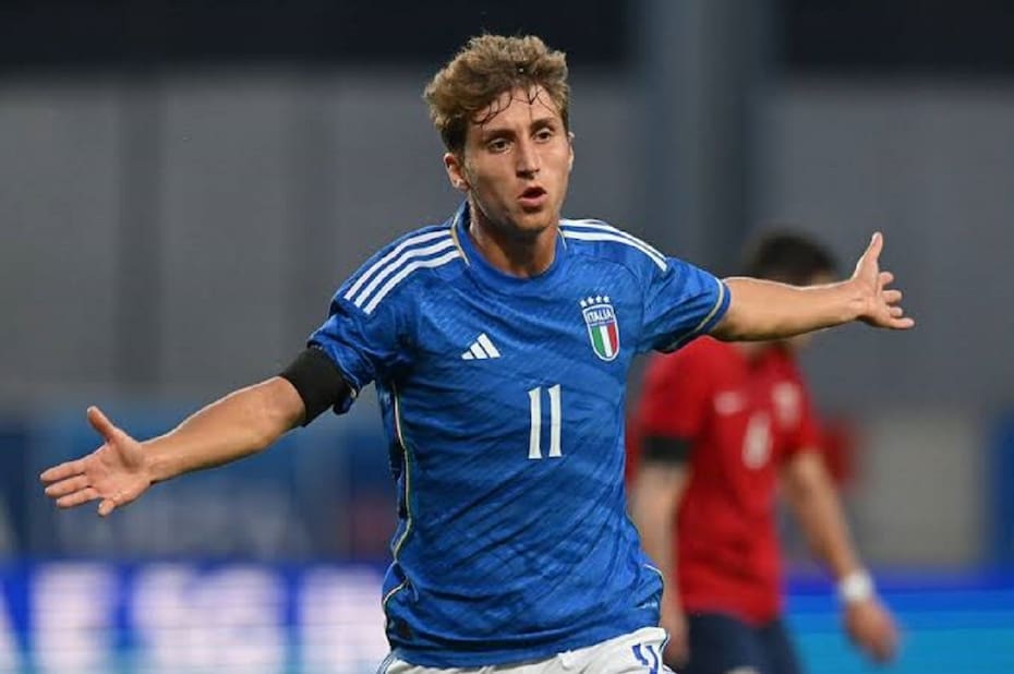Promesa de la Roma y seleccionado juvenil de Italia.
