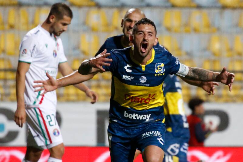 Febrero de 2023, el mediapunta celebra su gol a Audax Italiano, uno de los últimos de su temporada de despedida en Chile.