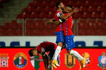 Cantado en todos los idiomas: Así fue el relato del golazo de Arturo Vidal a Perú en el mundo