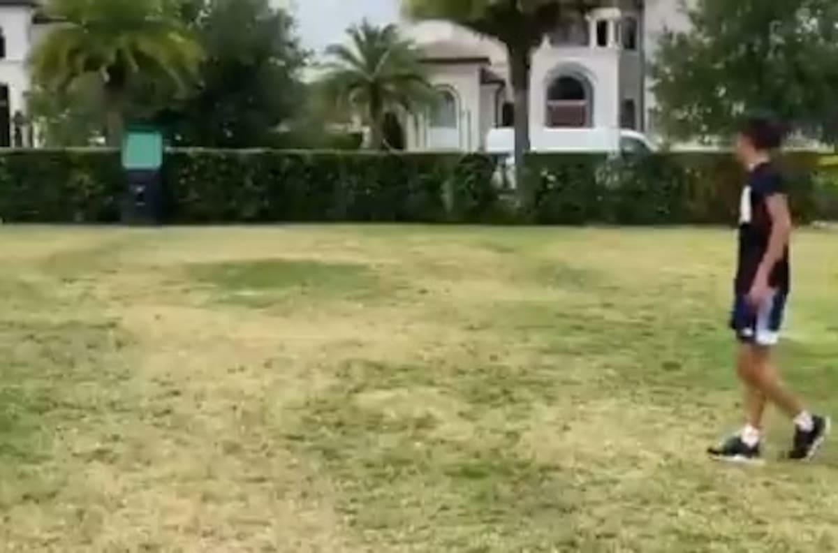 Rivaldo no lo pasa bien en la cuarentena y perdió un desafío ante su hijo