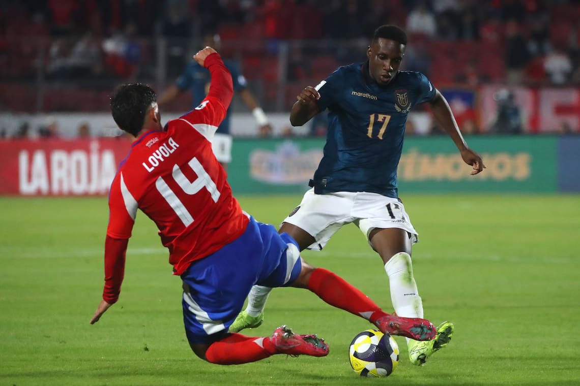 El debut del delantero ecuatoriano en la selección adulta de su país sorprendió a todos. Futbolísticamente, su rendimiento fue bajo y Chile lo aprovechó.
