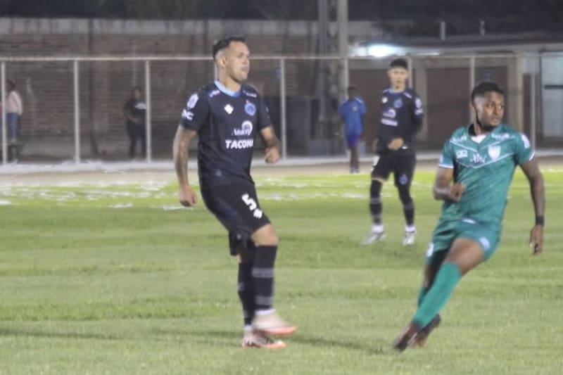 El defensor jugando por Cóndor de Pichidegua.