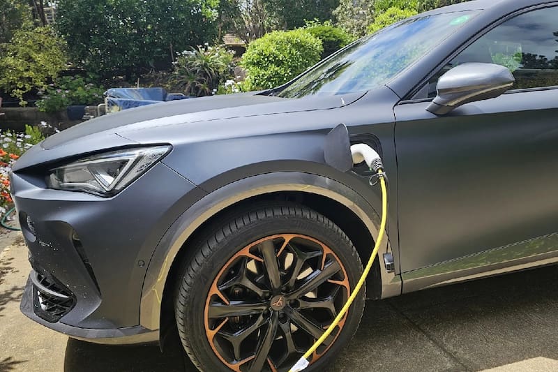 La versión híbrida enchufable del SUV español una apuesta eficiente y con toques deportivos.