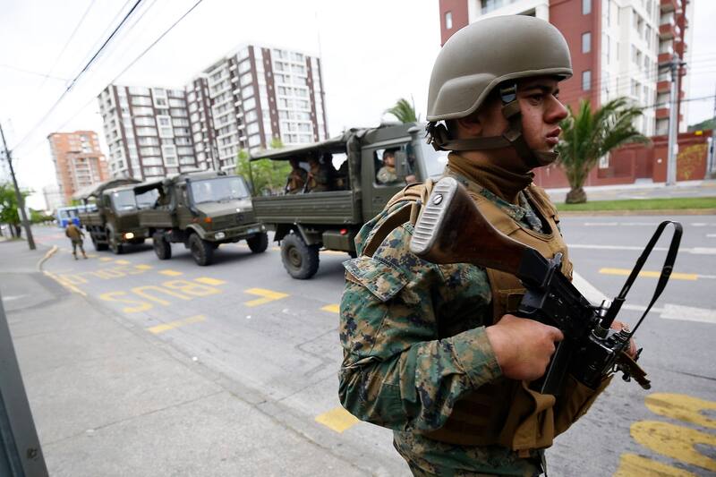 Concepción, 20 Octubre 2019
Fuerzas Armadas mantienen control de la Provincia de Concepcion tras destrozos de manifestaciones por descontento social en Concepcion.
Esteban Paredes/Aton Chile