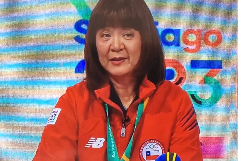 La tenismesista de 57 años dejó en claro su dominio del argot chileno.