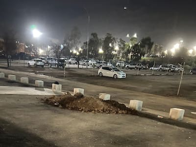 Así lucen los estacionamientos del Claro Arena que la DOM de Las Condes le exige mejorar a la UC