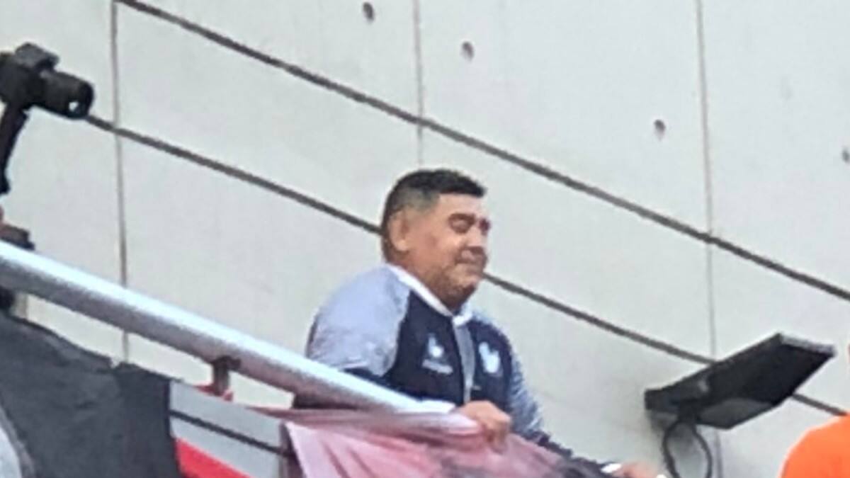 Diego Armando Maradona tuvo gran recibimiento por parte de hinchas de Newells