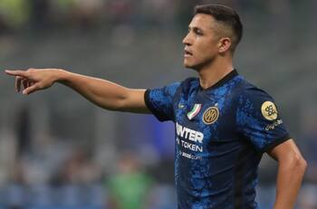 Ex figura del Barcelona viajó a Italia para convencer a Alexis Sánchez que fiche en Galatasaray