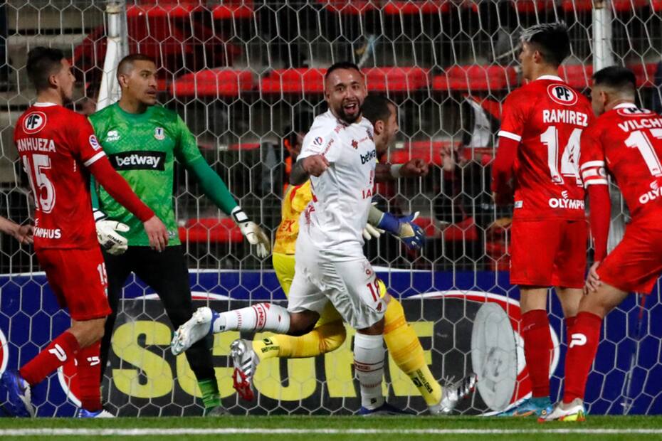Bernardo Cerezo en Ñublense ante La Calera. Foto: Aton