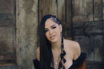 Natti Natasha encantó en redes con recuerdo del videoclip de 'Que mal te fue'