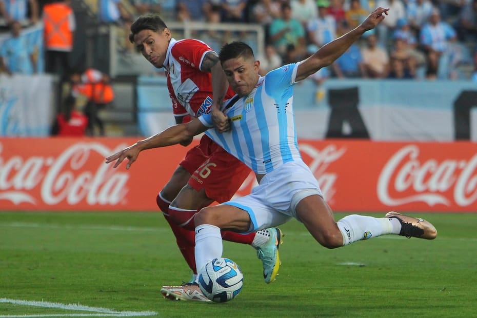 Felipe Flores liderará el ataque de la "Academia" en Copa Sudamericana.