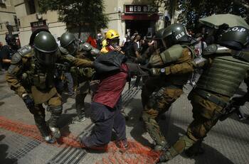 Constituyentes de la Lista del Pueblo fueron detenidos entre manifestaciones en Plaza de Armas