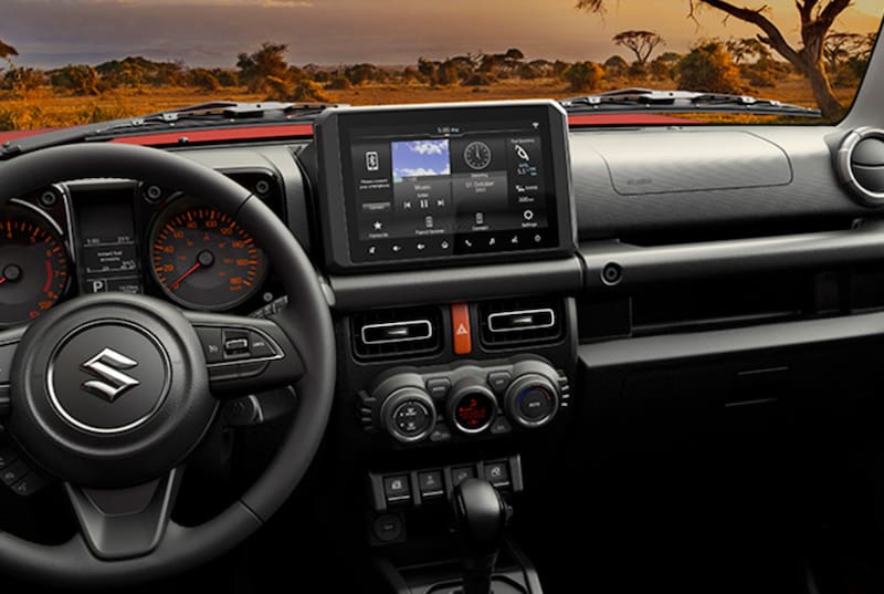 La modelo compró su primer auto.