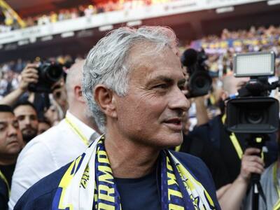 No clasifica a Champions, pero es viral por su facha: José Mourinho es furor en redes sociales