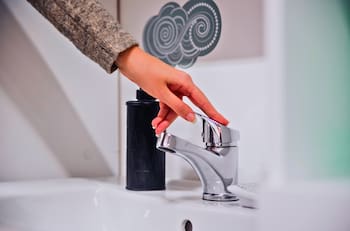 Aguas Andinas confirma cortes de agua por hasta 12 horas en la RM: 4 comunas afectadas este miércoles 18 de marzo.