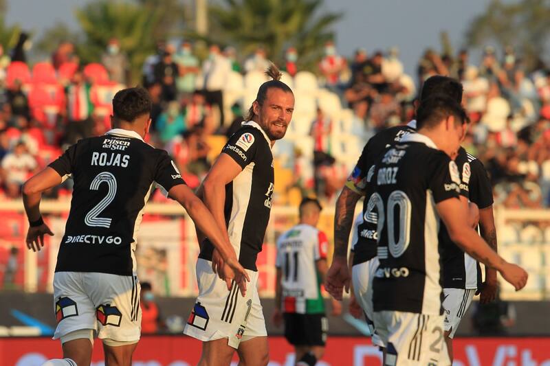 celebrando el único gol que marcó por Colo Colo ante Palestino.